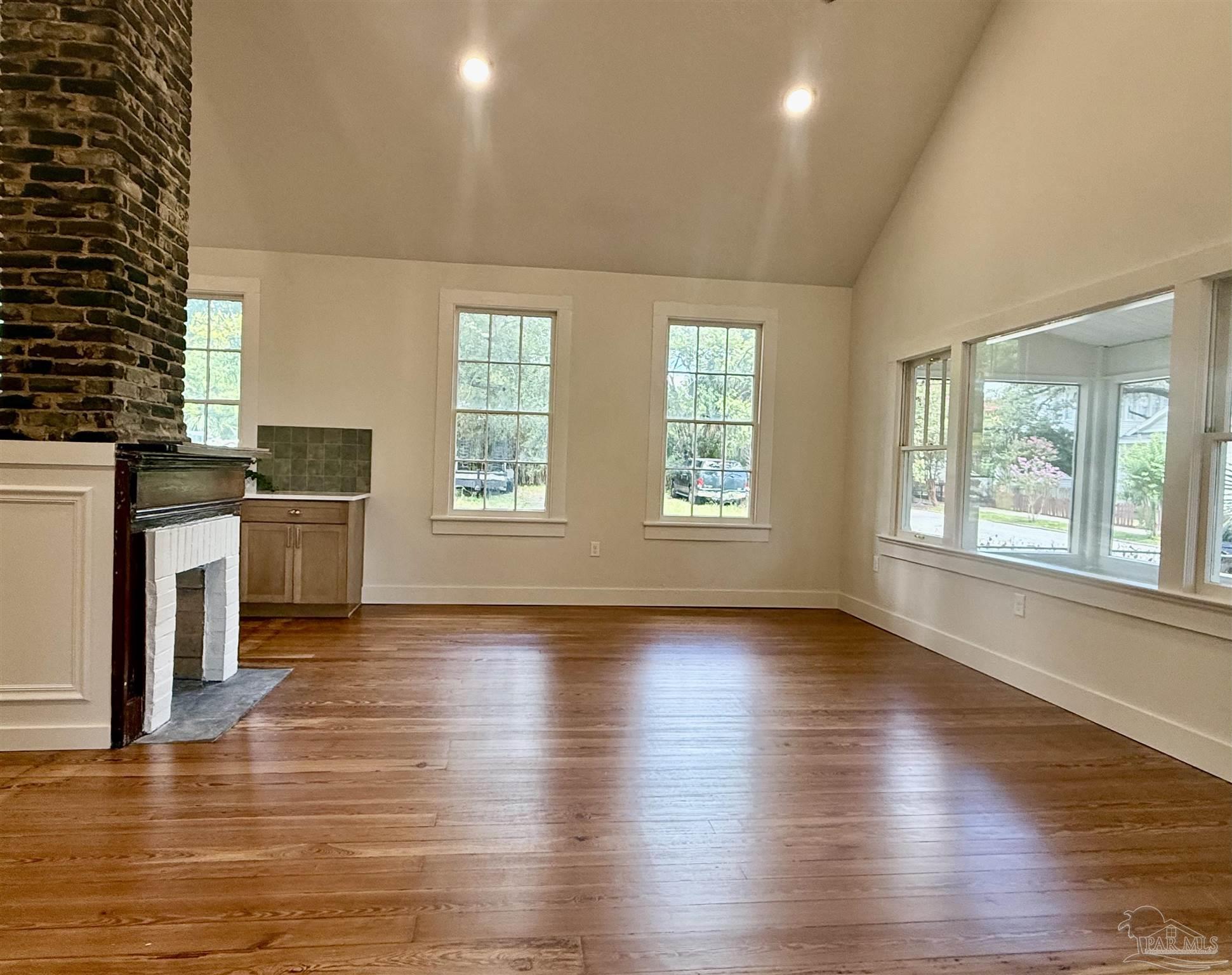 217 N Barcelona Pensacola FL 32502