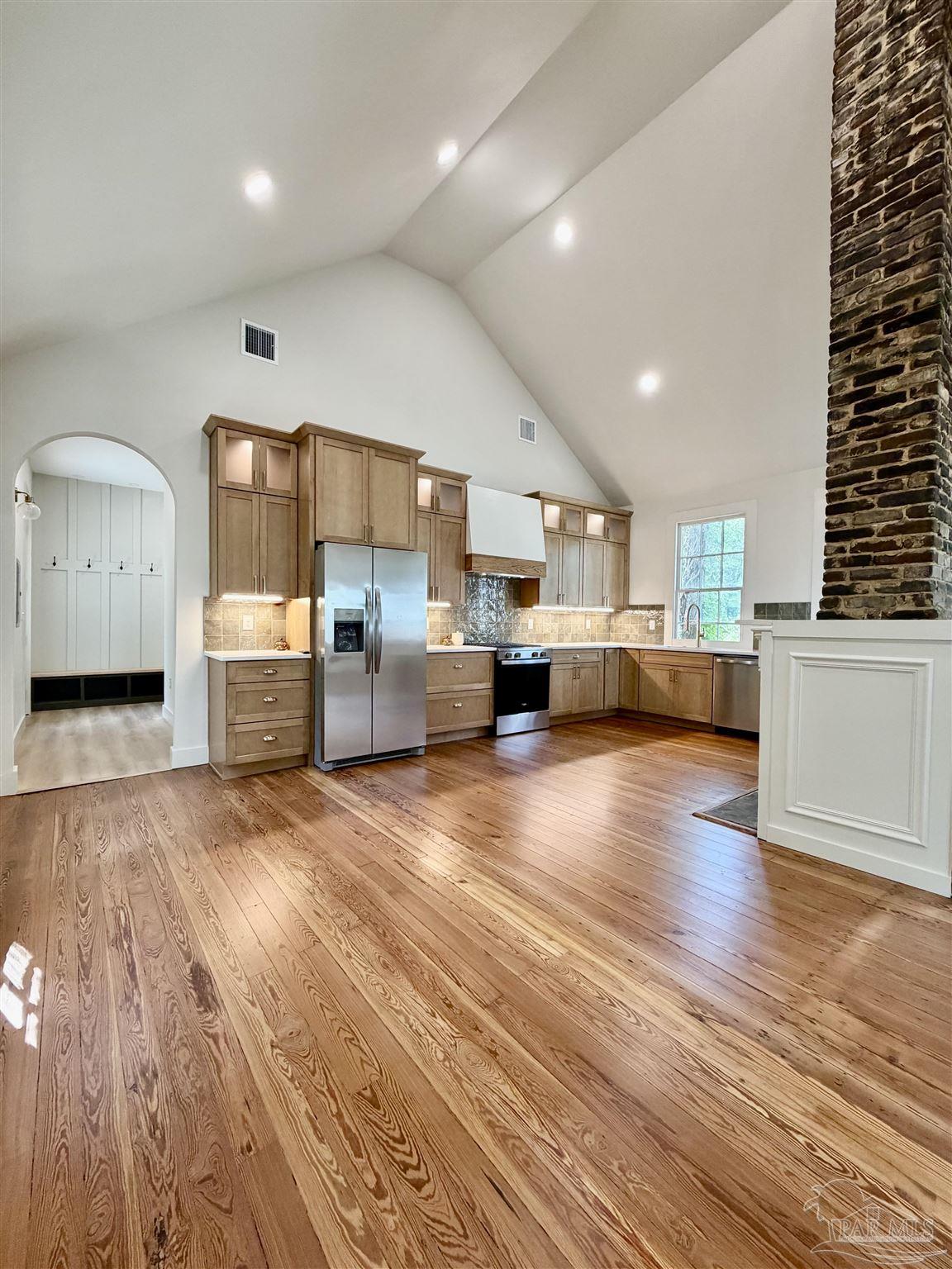 217 N Barcelona Pensacola FL 32502