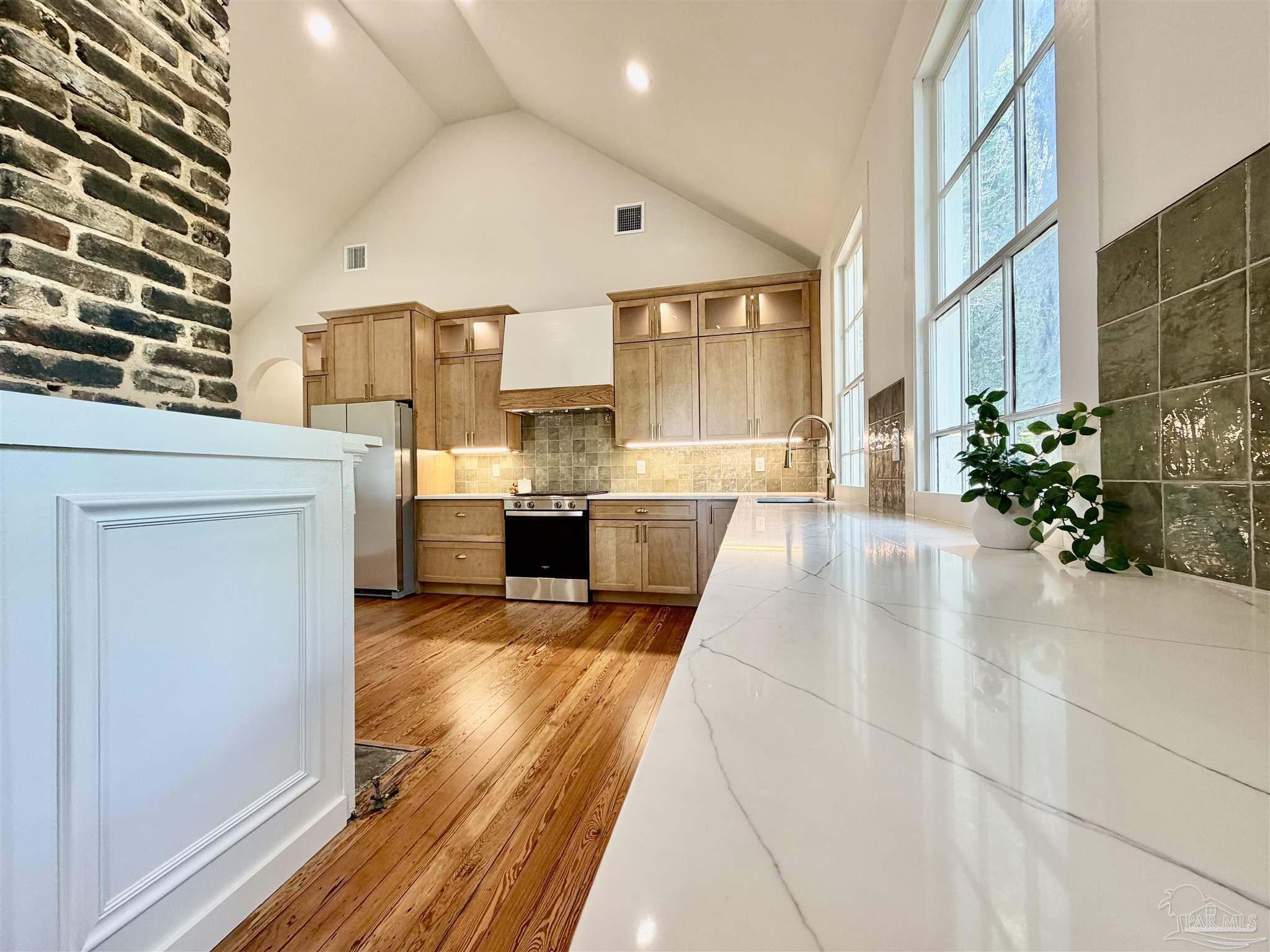 217 N Barcelona Pensacola FL 32502