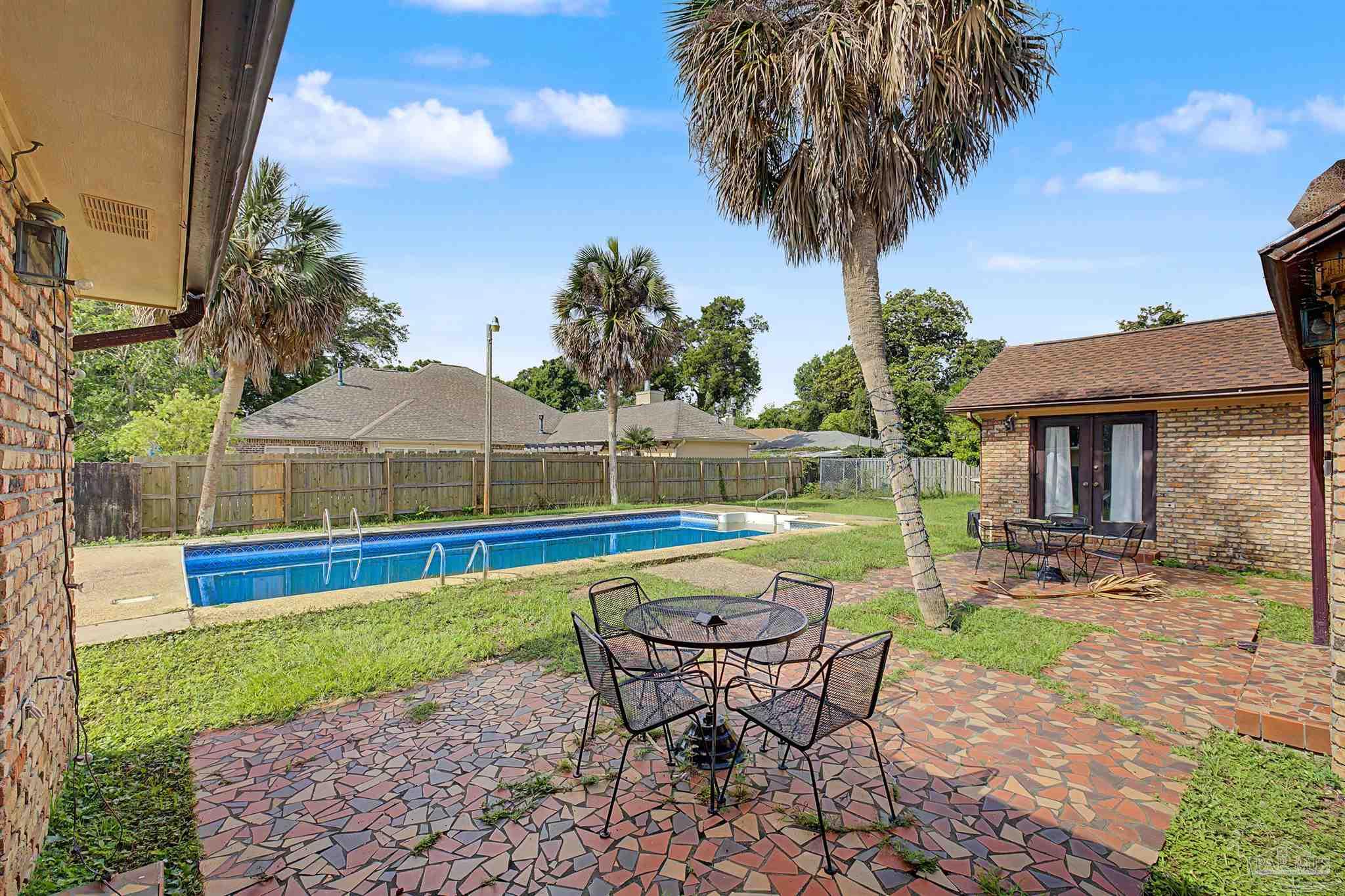 2017 E Cross Street Pensacola FL 32503