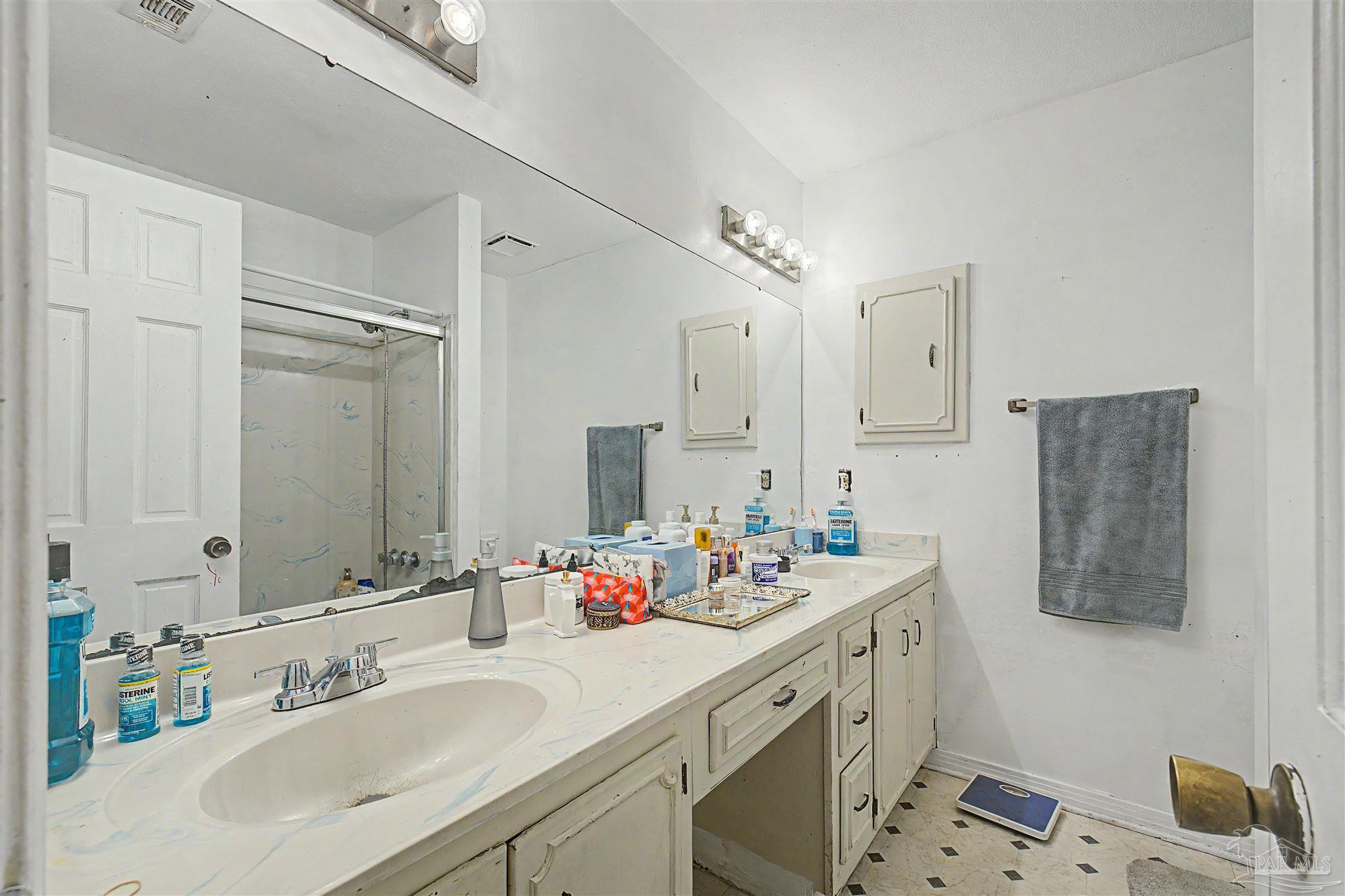 2017 E Cross Street Pensacola FL 32503