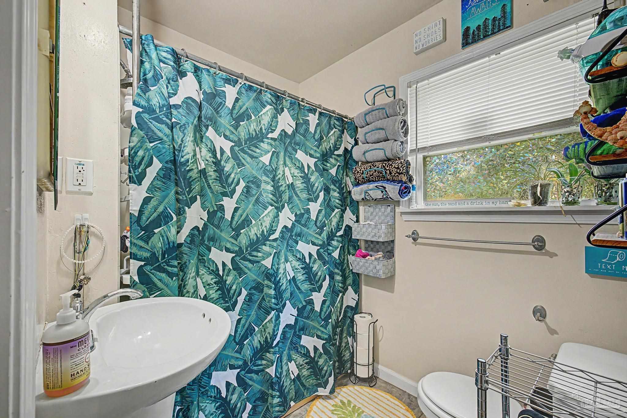 208 Pinewood Lane Pensacola FL 32507