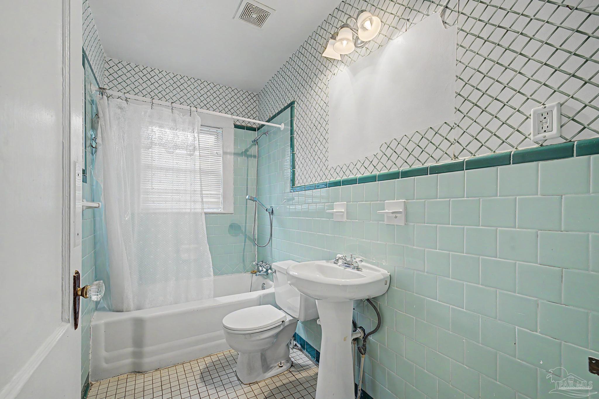 208 Pinewood Lane Pensacola FL 32507
