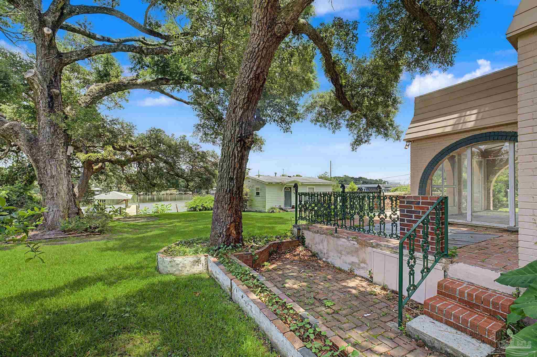 208 Pinewood Lane Pensacola FL 32507