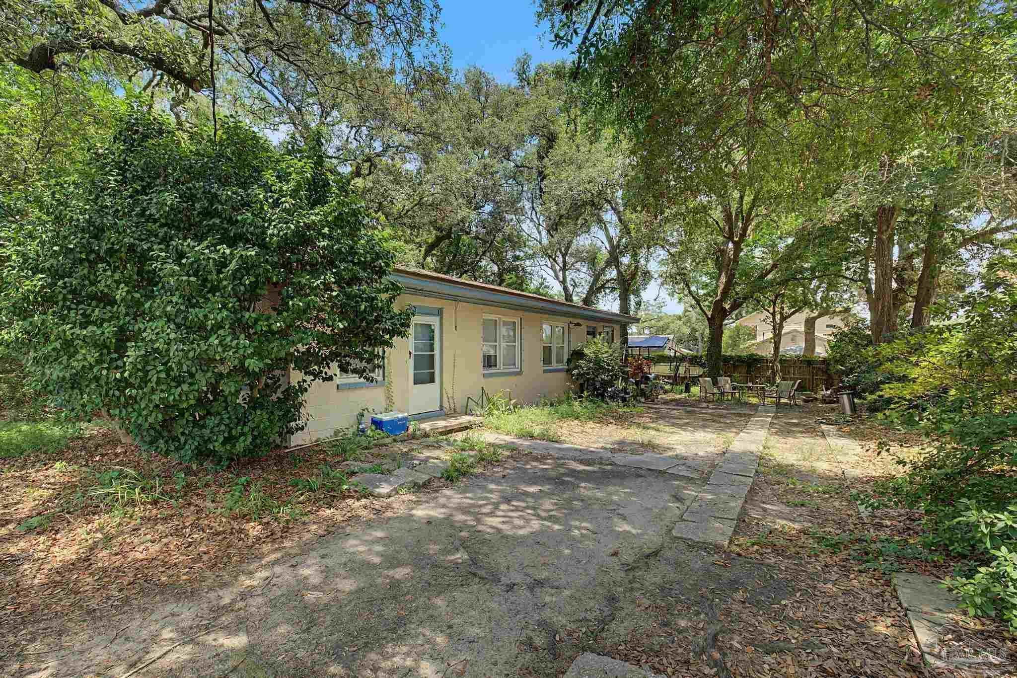 208 Pinewood Lane Pensacola FL 32507