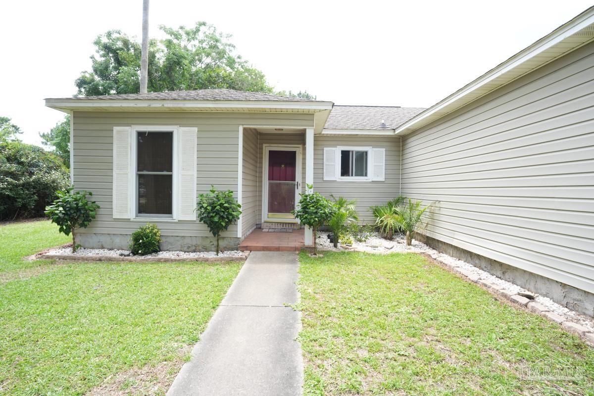 2005 Commodore Drive Navarre FL 32566