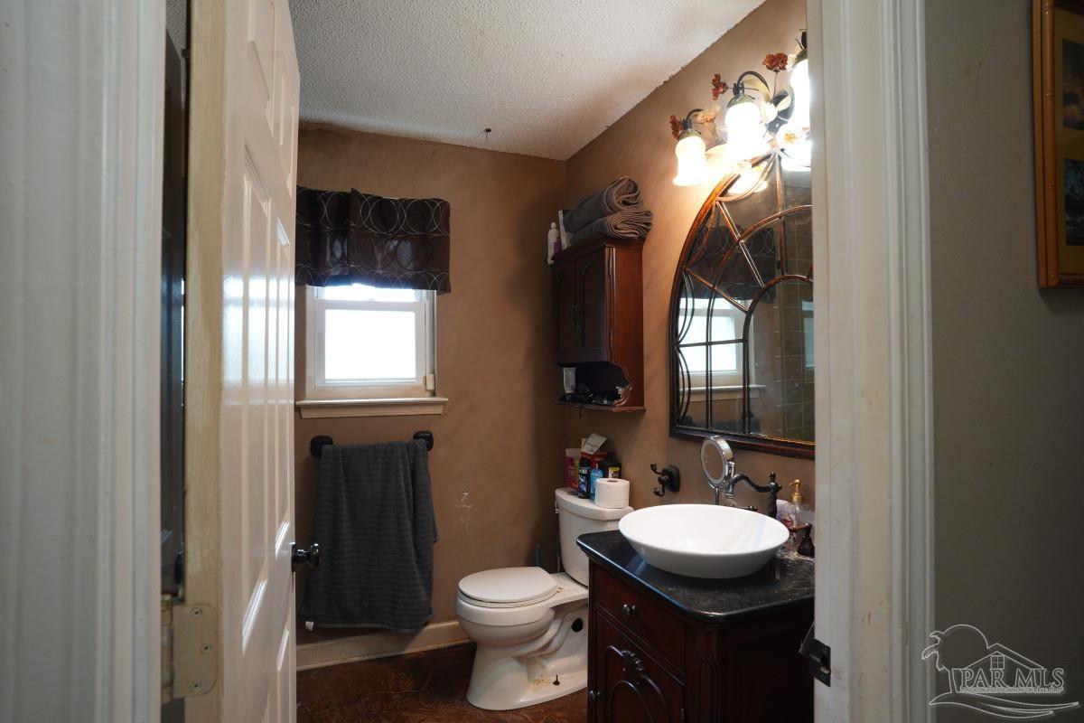 2005 Commodore Drive Navarre FL 32566