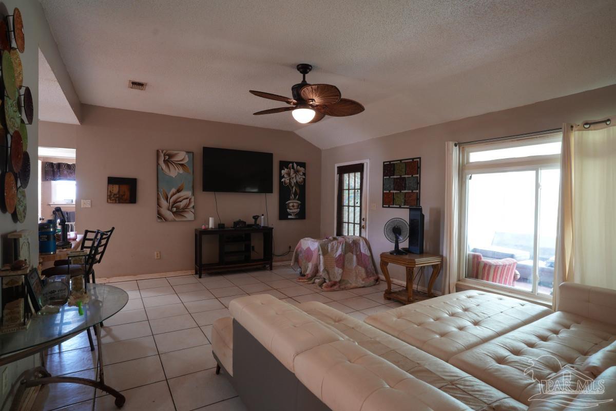2005 Commodore Drive Navarre FL 32566