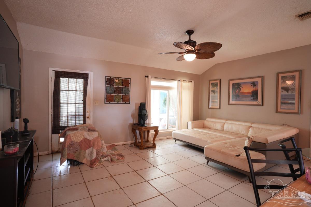 2005 Commodore Drive Navarre FL 32566