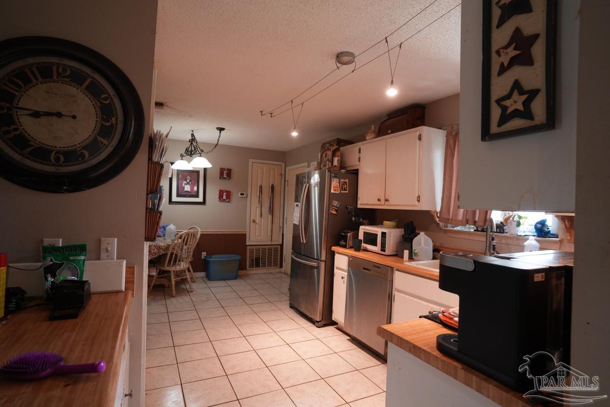 2005 Commodore Drive Navarre FL 32566