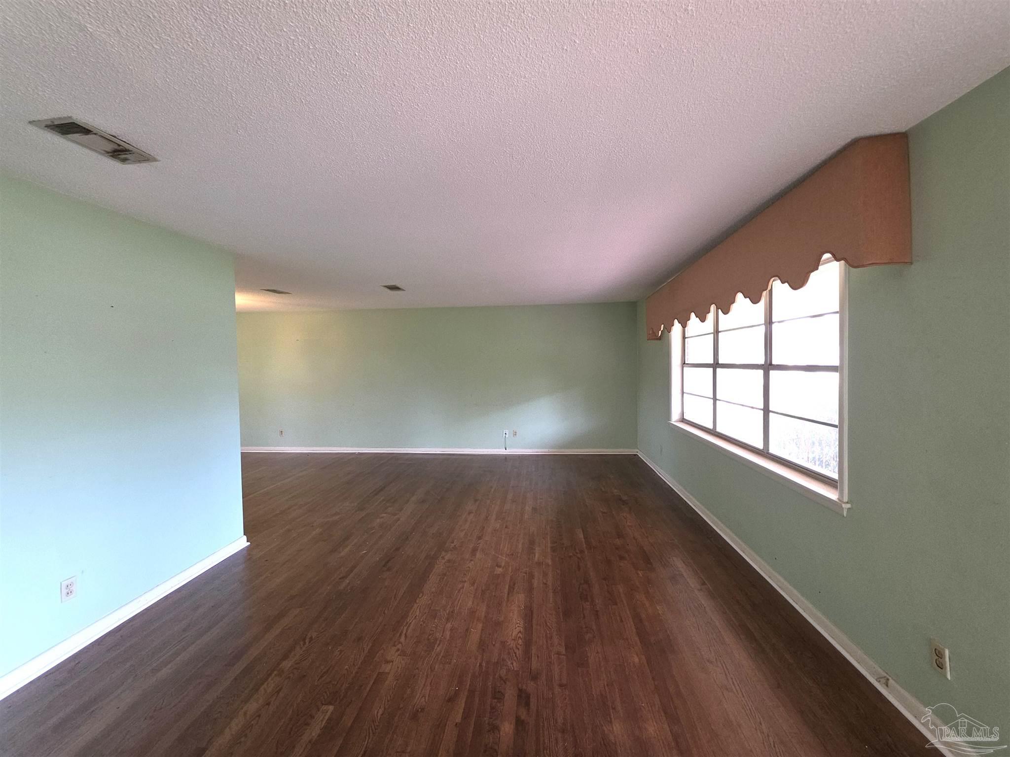 1402 E Leonard Street Pensacola FL 32503