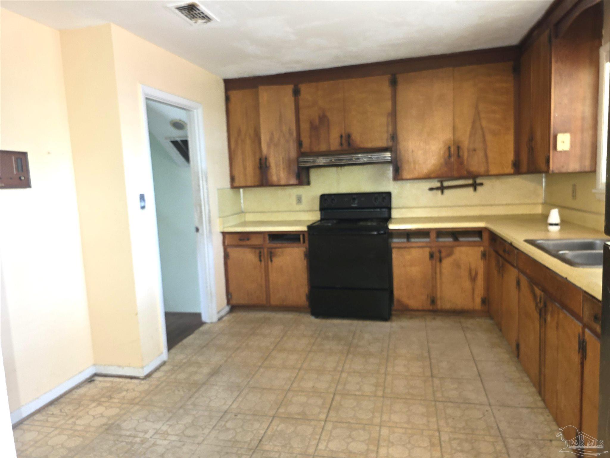1402 E Leonard Street Pensacola FL 32503