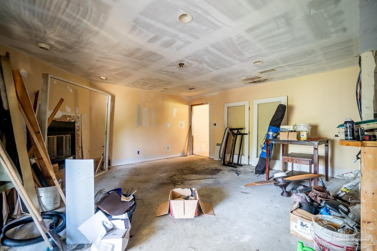 406 Twin Lakes Drive Pensacola FL 32504