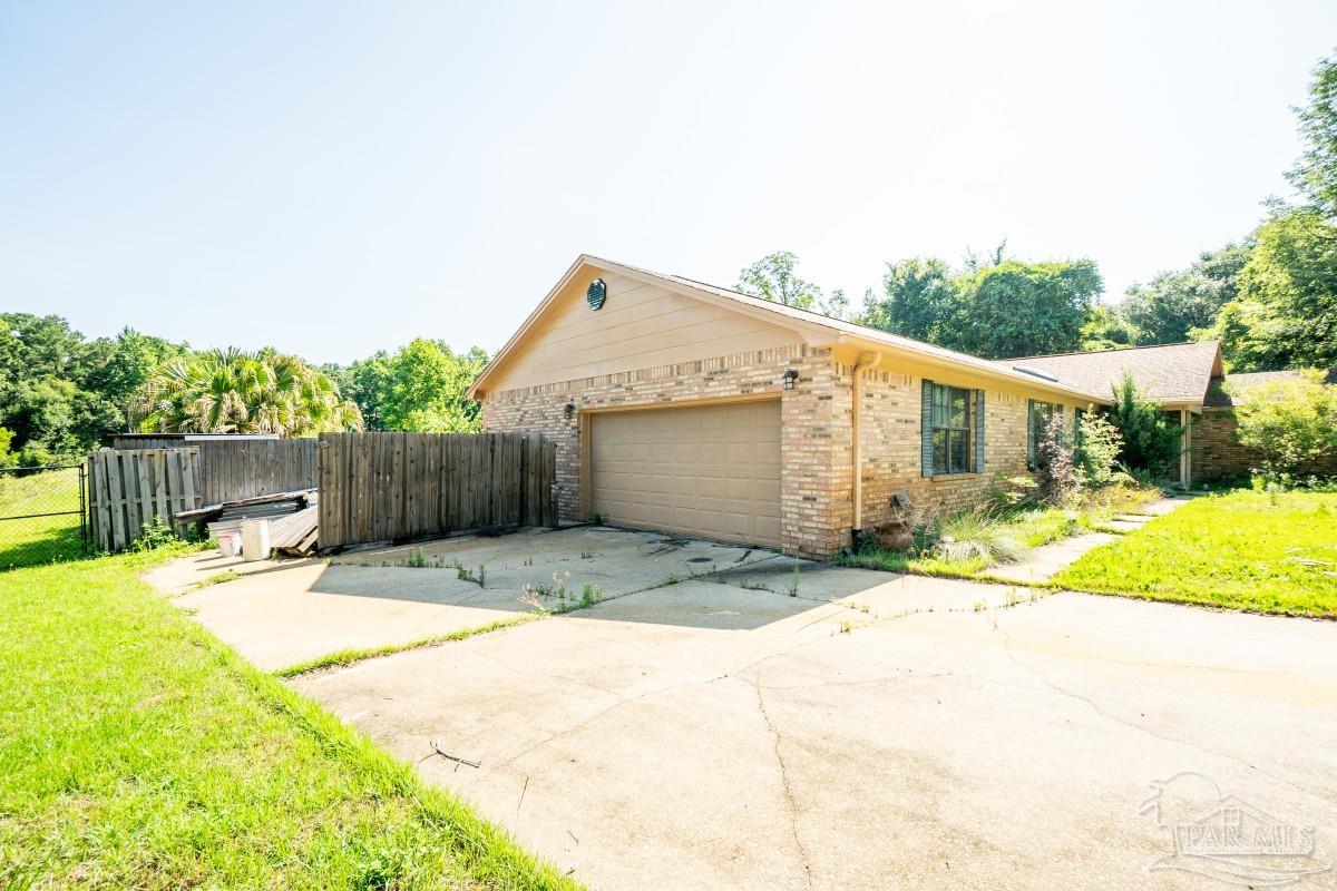 406 Twin Lakes Drive Pensacola FL 32504
