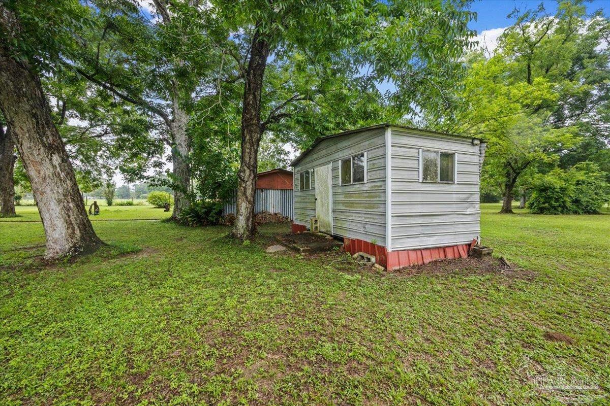 862 Us 90 Holt FL 32564