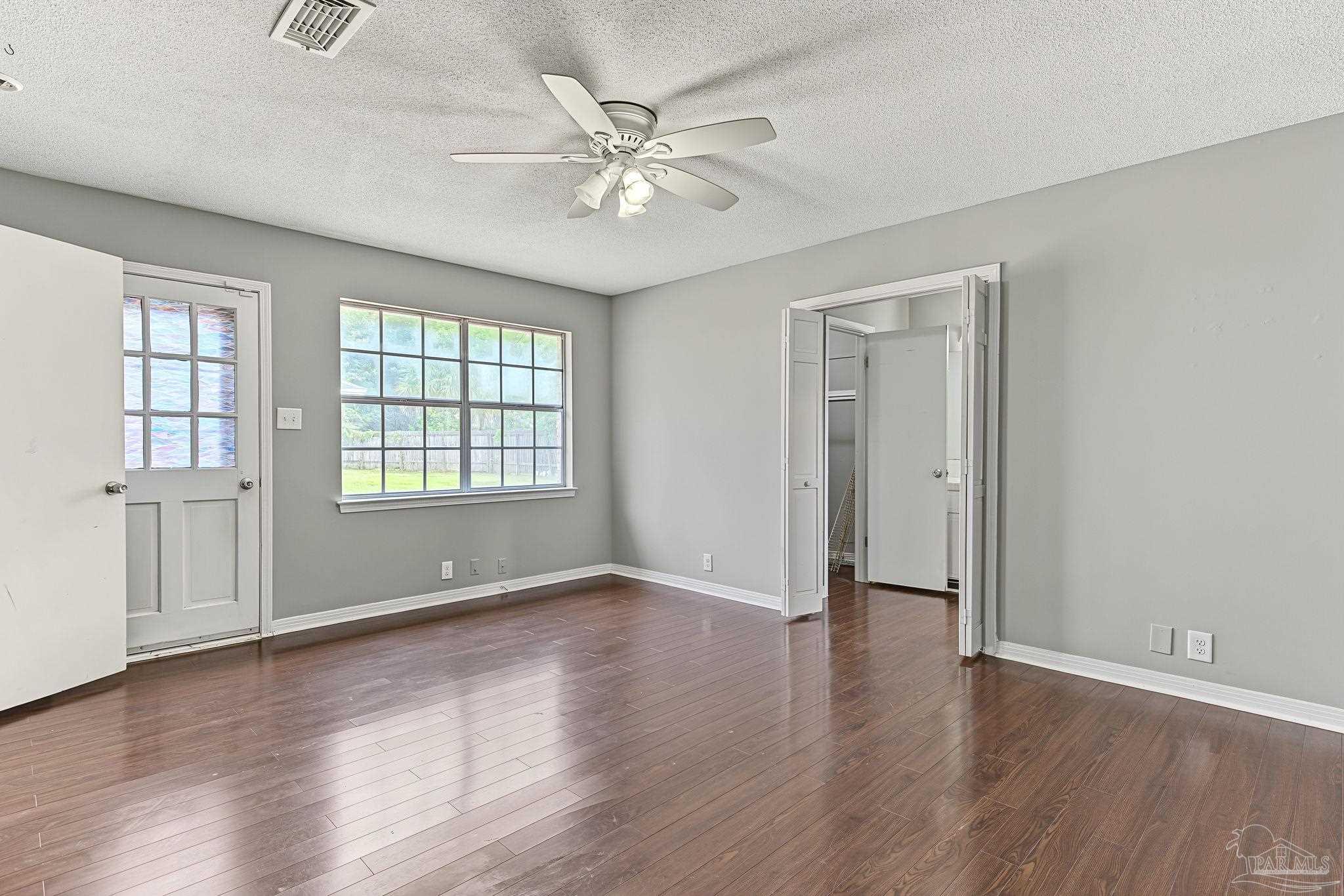 1085 Farmington Pensacola FL 32504