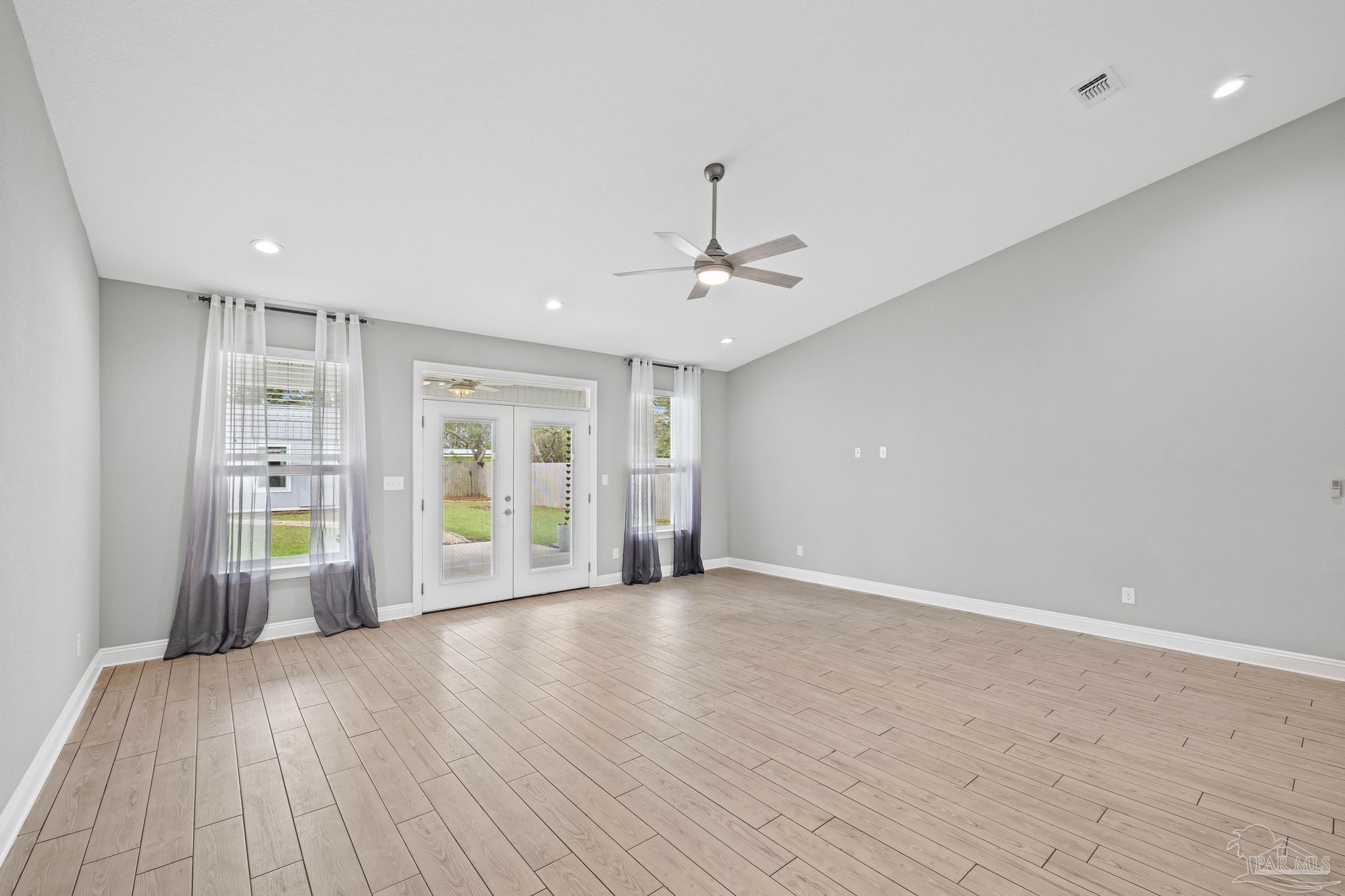 5292 Soundside Drive Gulf Breeze FL 32563