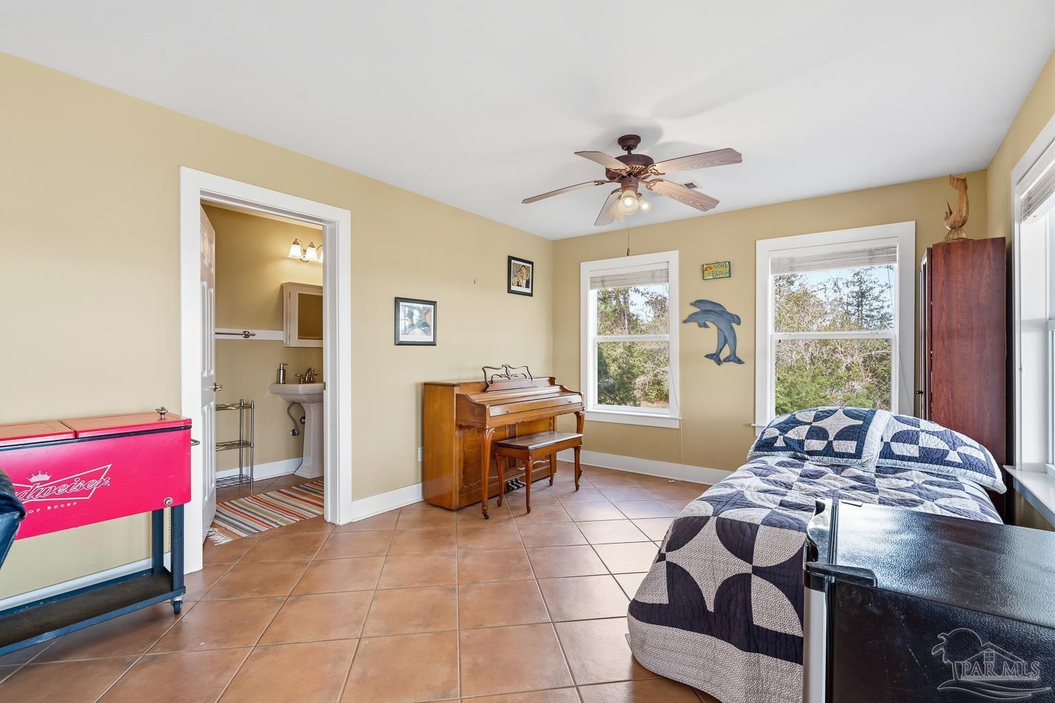 2568 Gulf Breeze Avenue Pensacola FL 32507