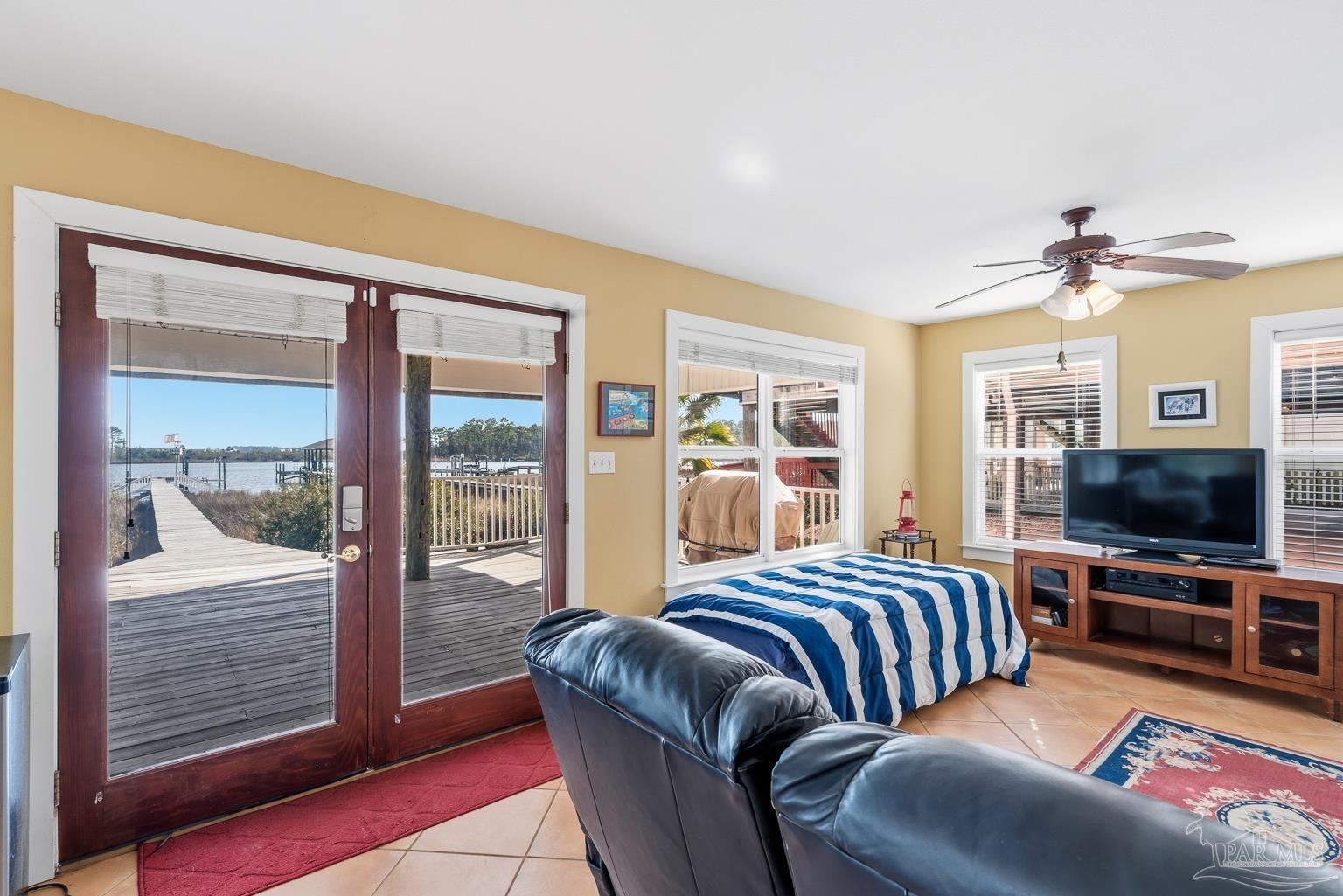 2568 Gulf Breeze Avenue Pensacola FL 32507