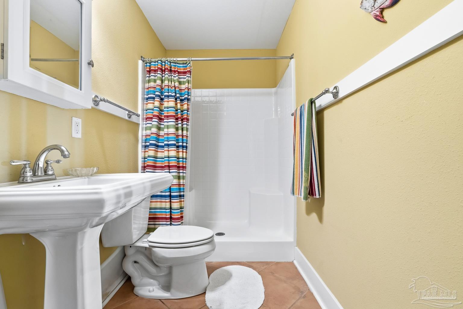 2568 Gulf Breeze Avenue Pensacola FL 32507