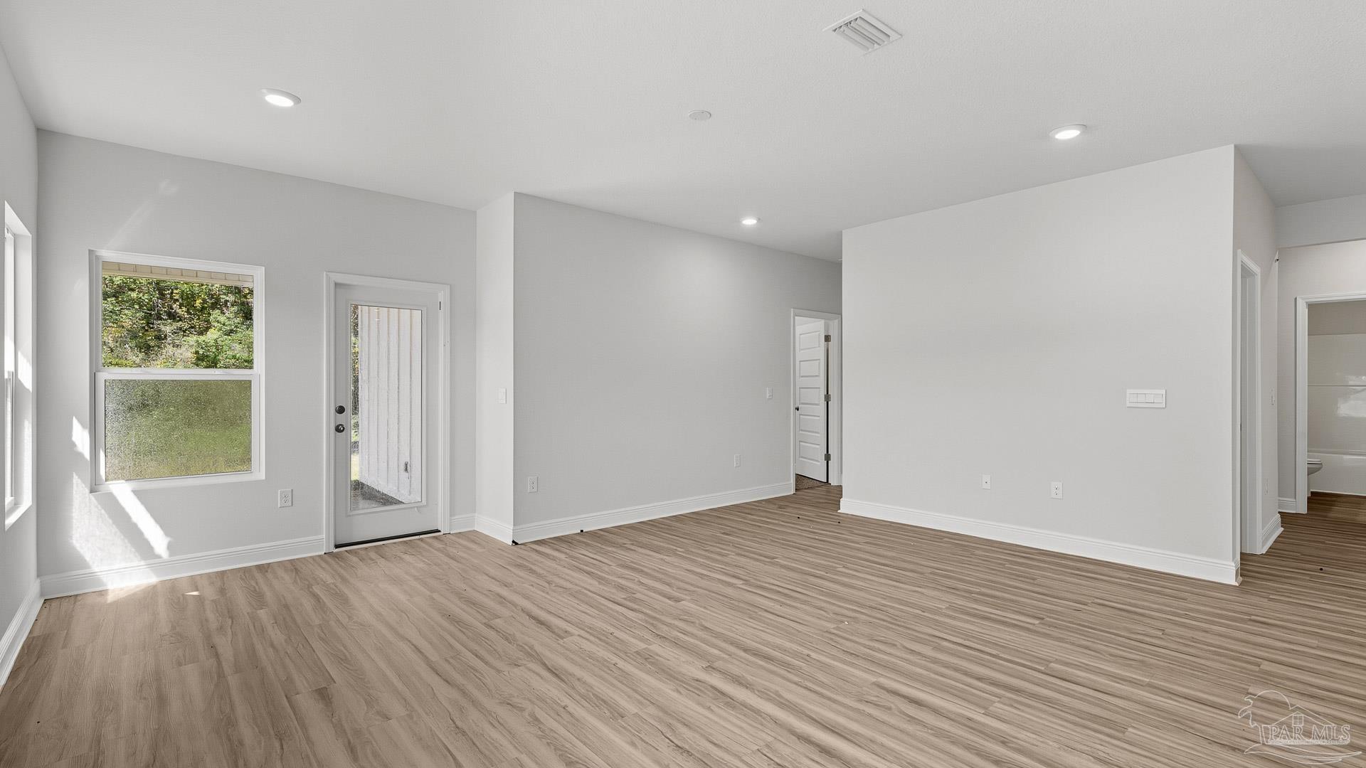 2042 Wiregrass Street Navarre FL 32566