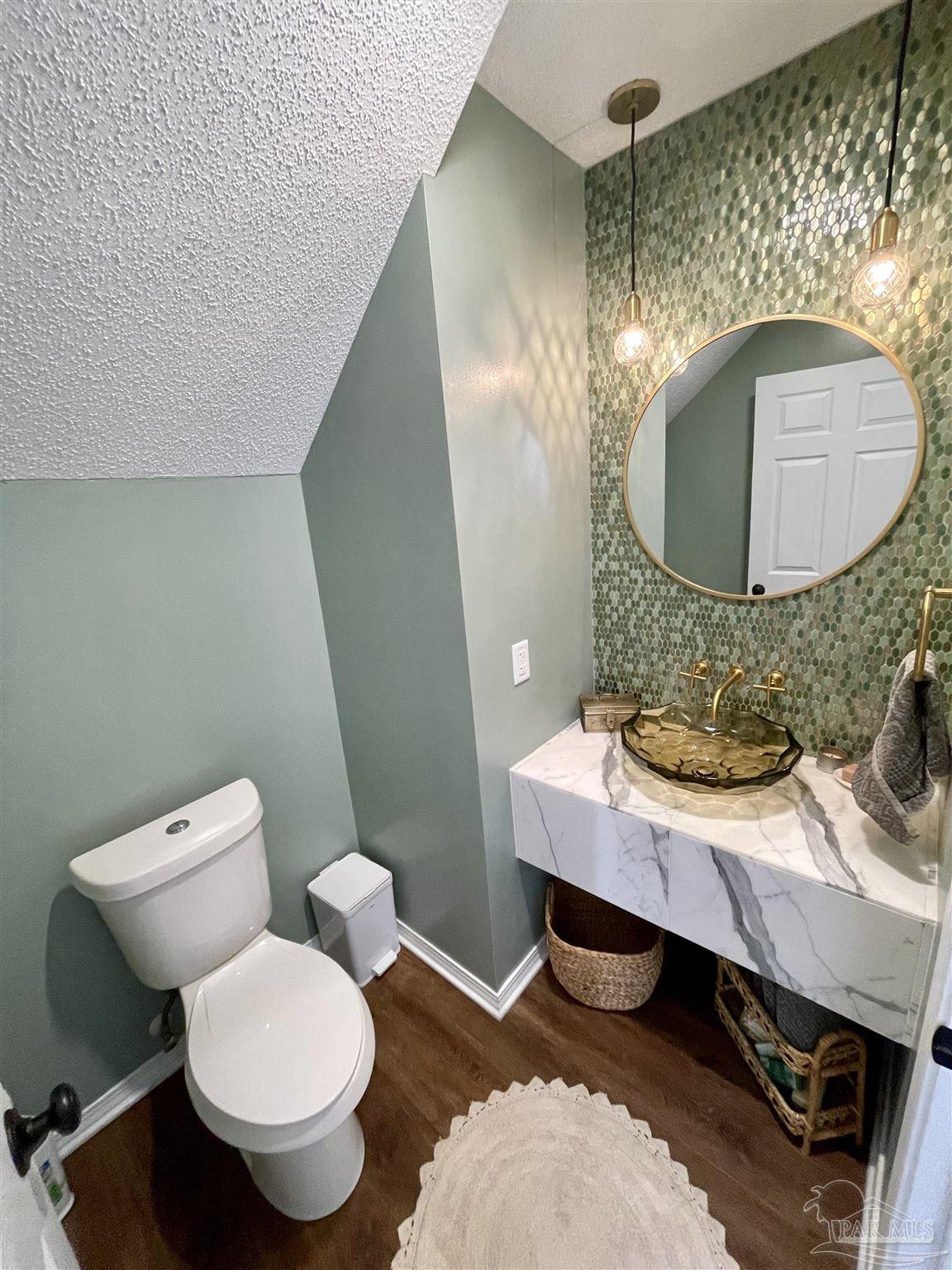 3110 Leesburg Square Pensacola FL 32504