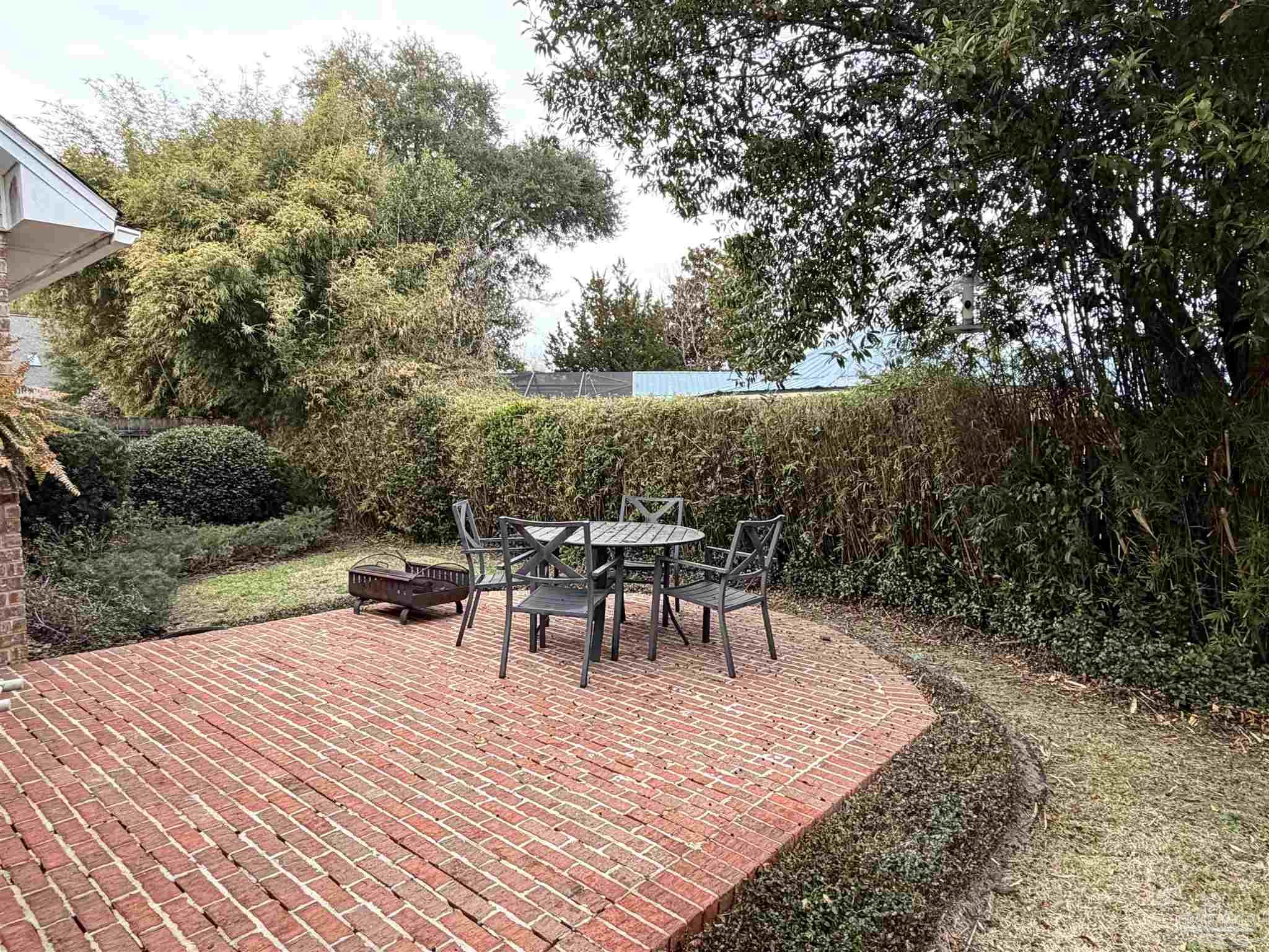 3110 Leesburg Square Pensacola FL 32504
