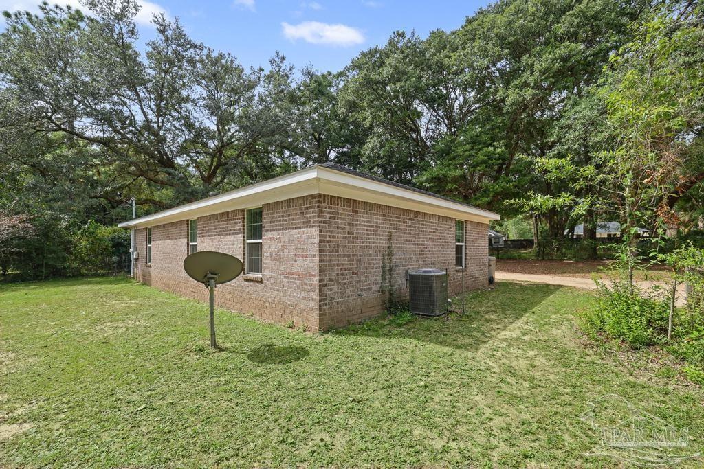 2040 E Roberts Road Pensacola FL 32534