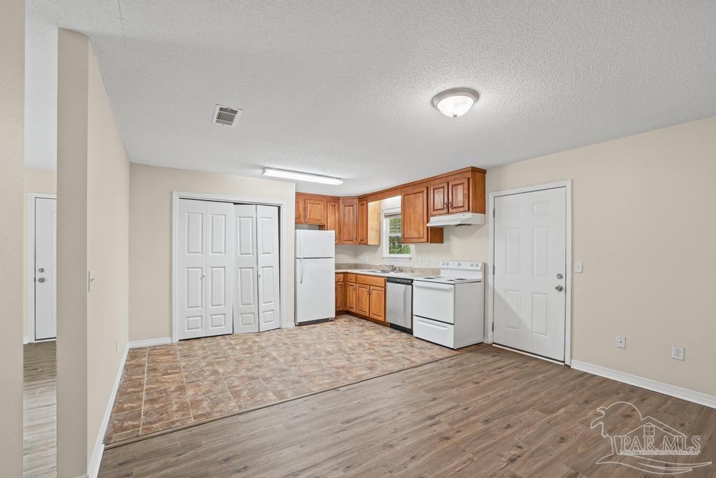 2040 E Roberts Road Pensacola FL 32534