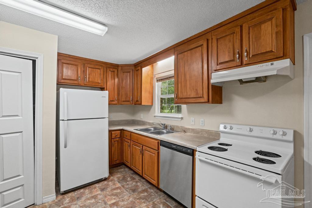 2040 E Roberts Road Pensacola FL 32534