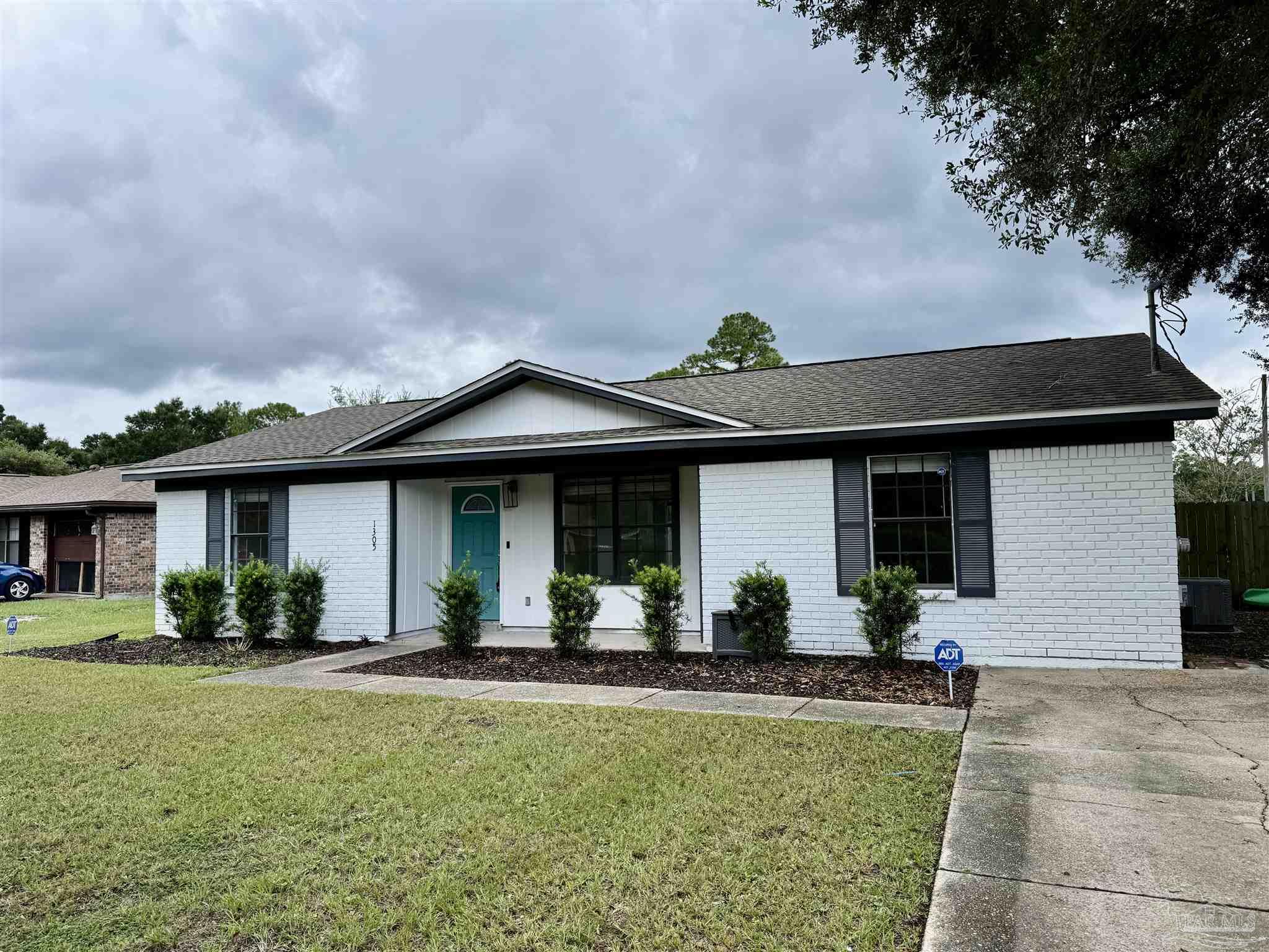 1305 Heatherwood Circle Pensacola FL 32506