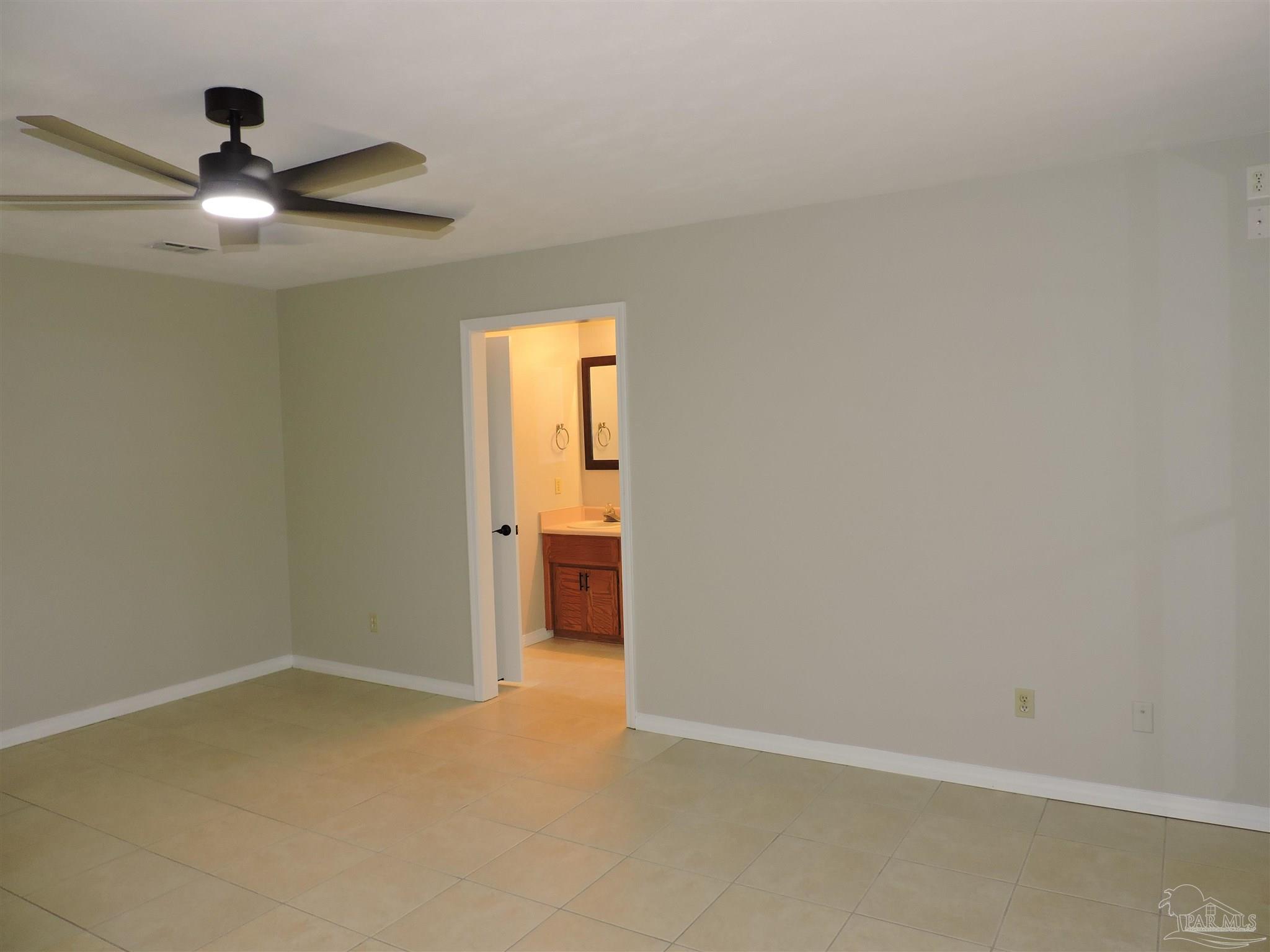 5261 Rowe Trail Pace FL 32571