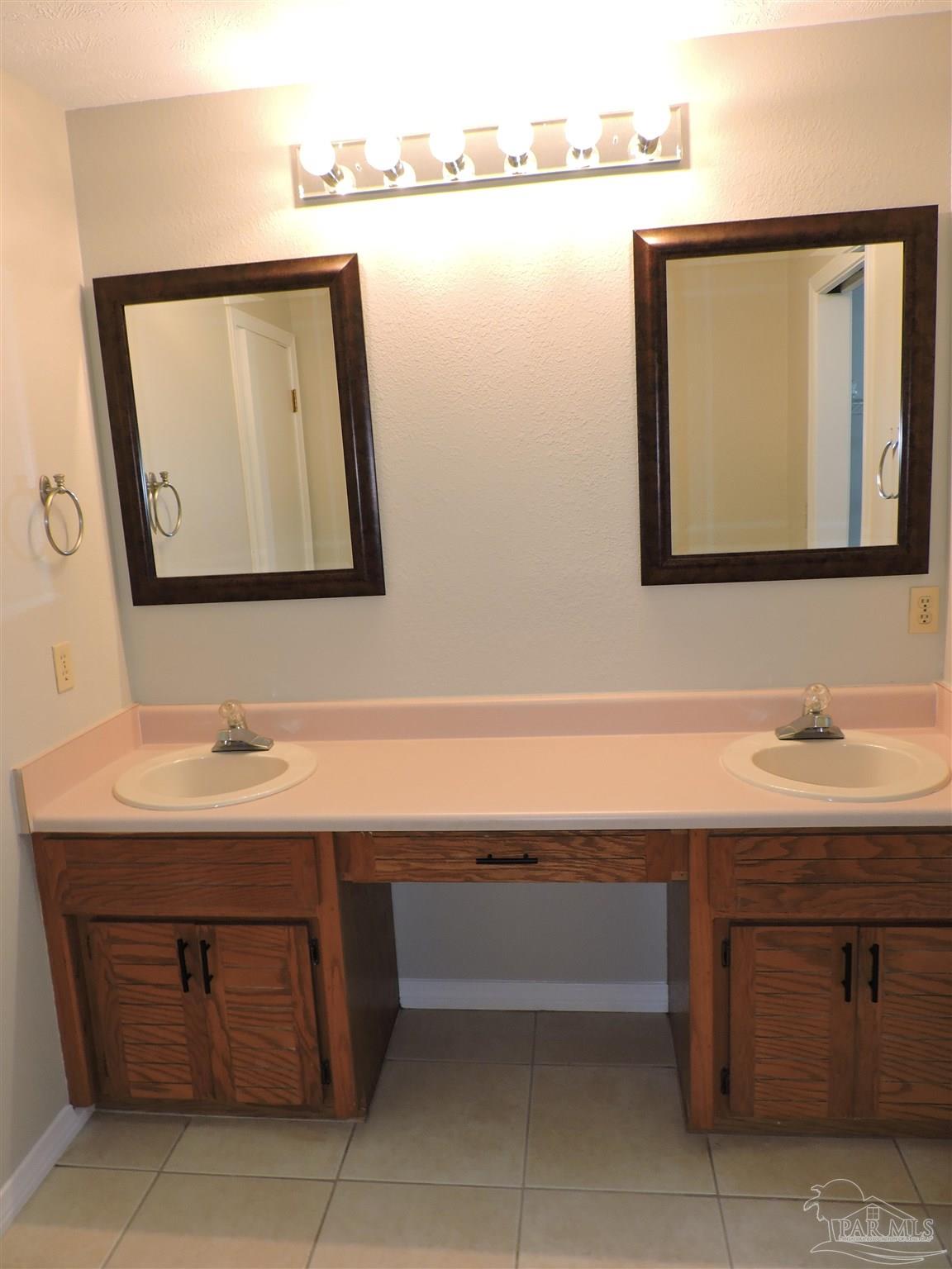 5261 Rowe Trail Pace FL 32571