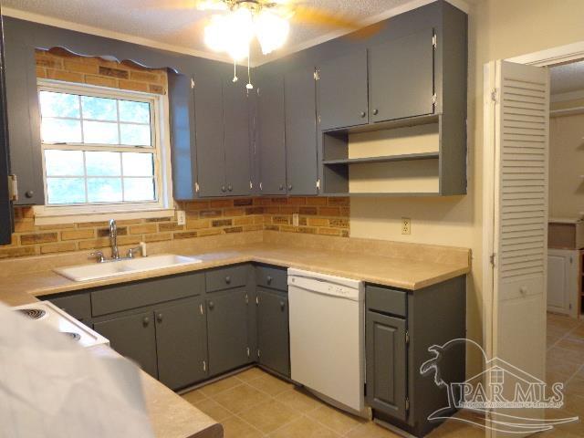 4352 Avenida De Golf Pace FL 32571