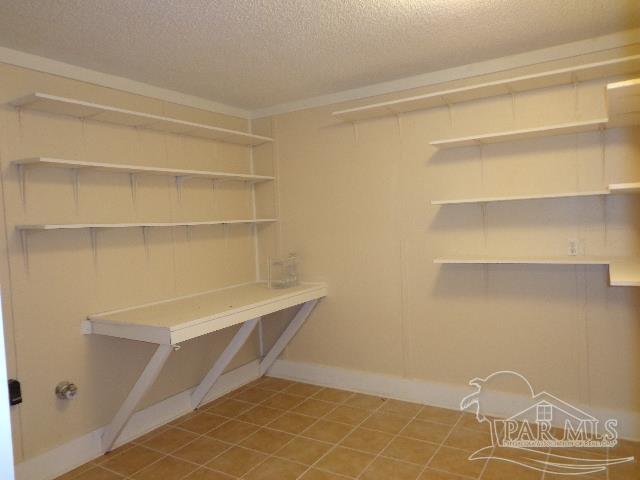 4352 Avenida De Golf Pace FL 32571