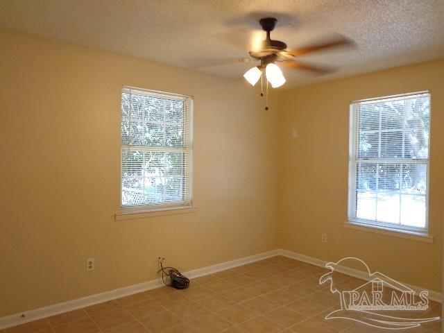 4352 Avenida De Golf Pace FL 32571