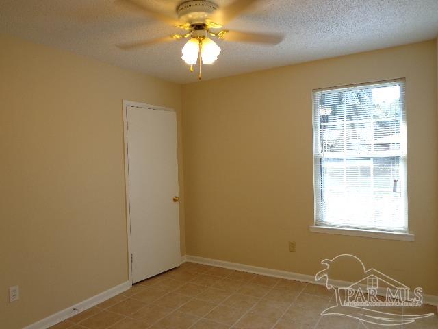4352 Avenida De Golf Pace FL 32571
