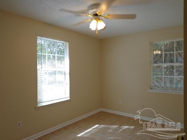 4352 Avenida De Golf Pace FL 32571