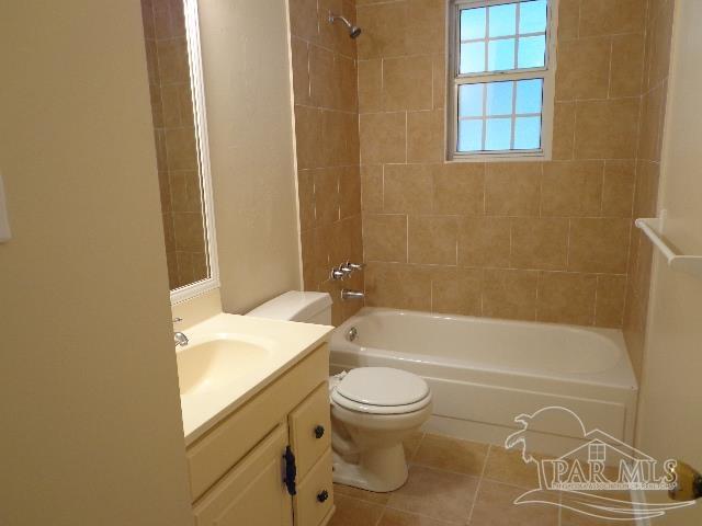 4352 Avenida De Golf Pace FL 32571