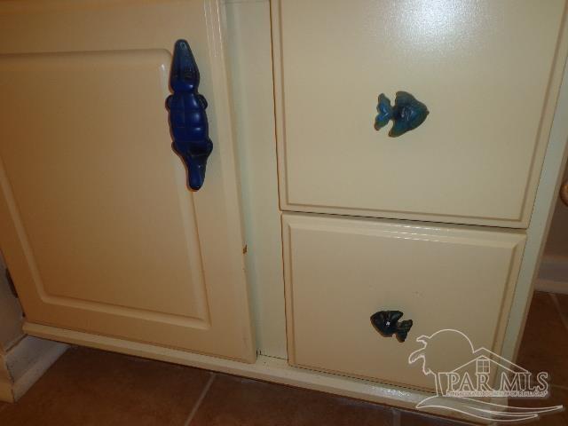 4352 Avenida De Golf Pace FL 32571