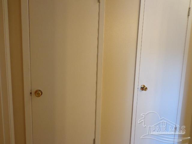 4352 Avenida De Golf Pace FL 32571