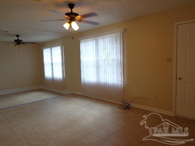 4352 Avenida De Golf Pace FL 32571