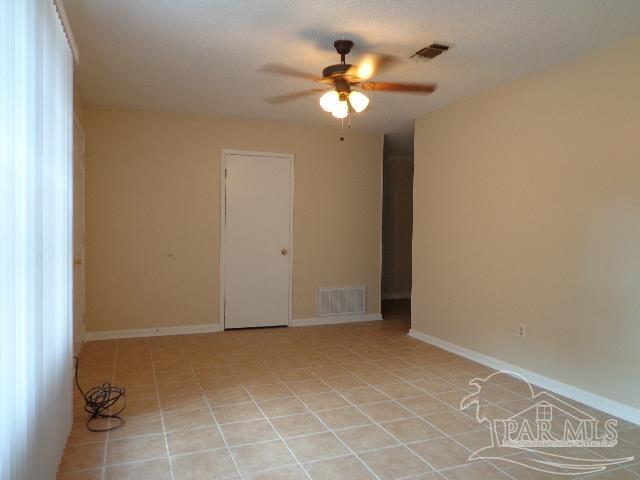 4352 Avenida De Golf Pace FL 32571