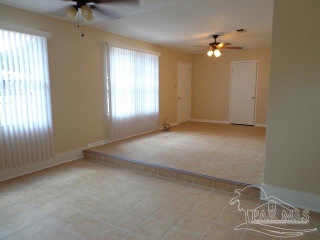 4352 Avenida De Golf Pace FL 32571