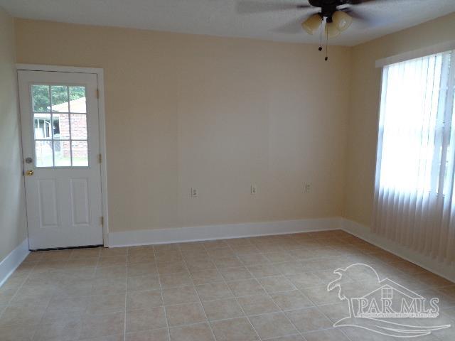 4352 Avenida De Golf Pace FL 32571