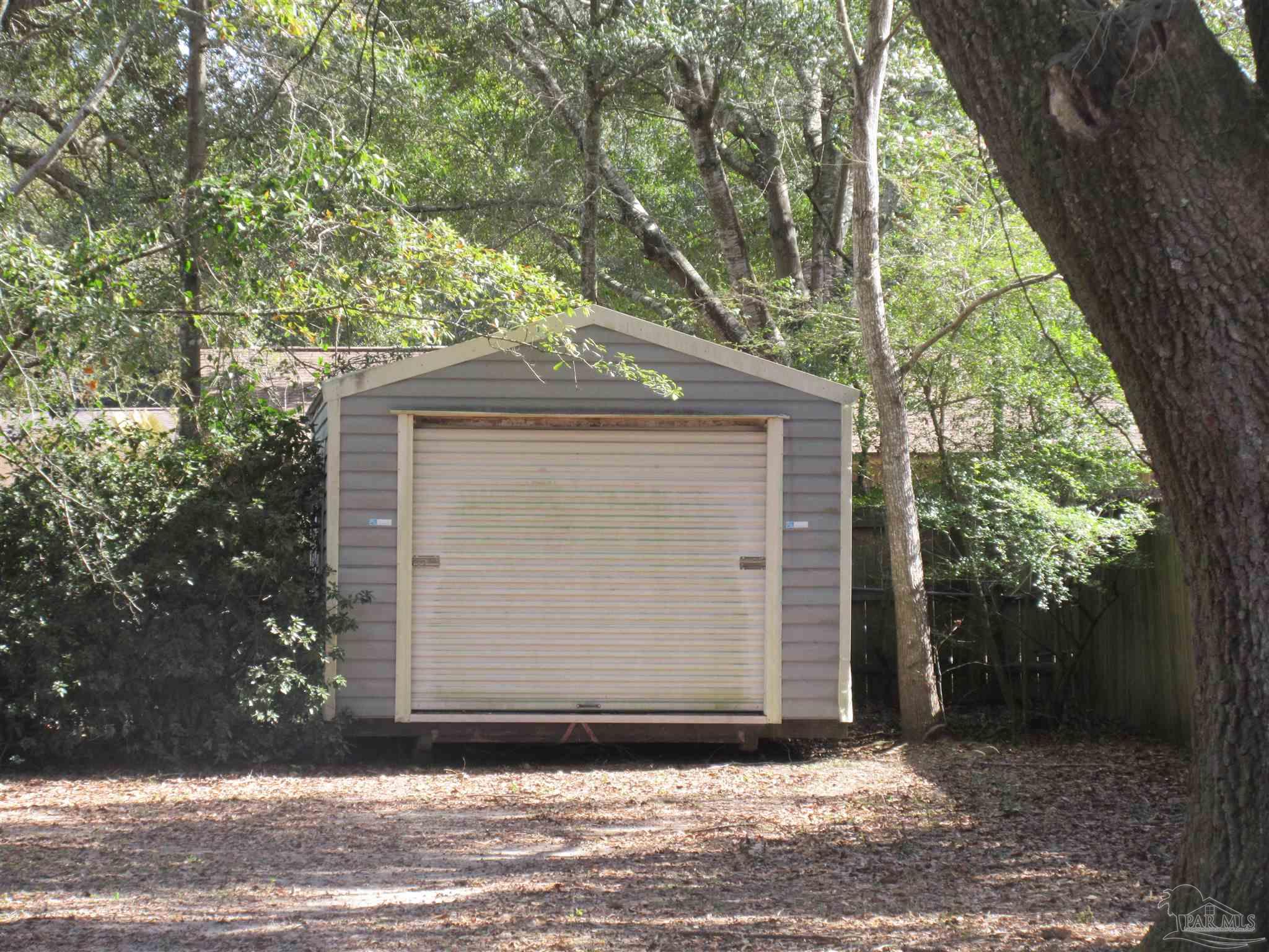 4352 Avenida De Golf Pace FL 32571
