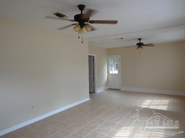 4352 Avenida De Golf Pace FL 32571