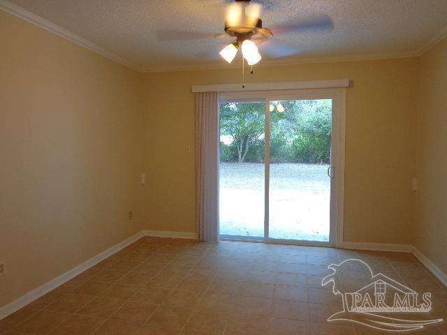 4352 Avenida De Golf Pace FL 32571