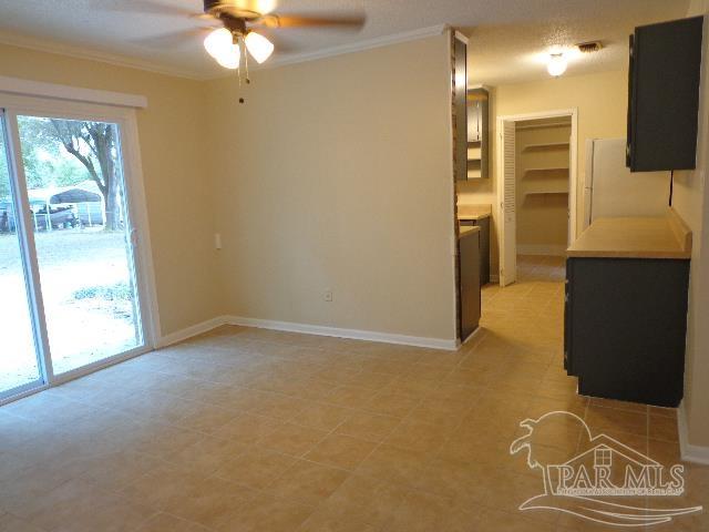 4352 Avenida De Golf Pace FL 32571