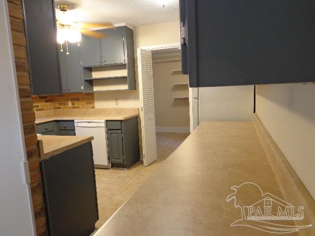 4352 Avenida De Golf Pace FL 32571